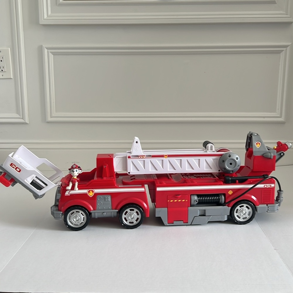 Paw Patrol Ultimate Rescue Fire Truck w/Extendable 2 ft. Tall Ladder Marshall - Picture 16 of 17